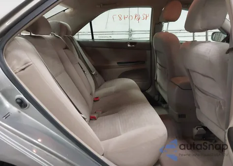 2005 Toyota Camry Le z USA, uszkodzony, nr VIN 4T1BE32K65U944553